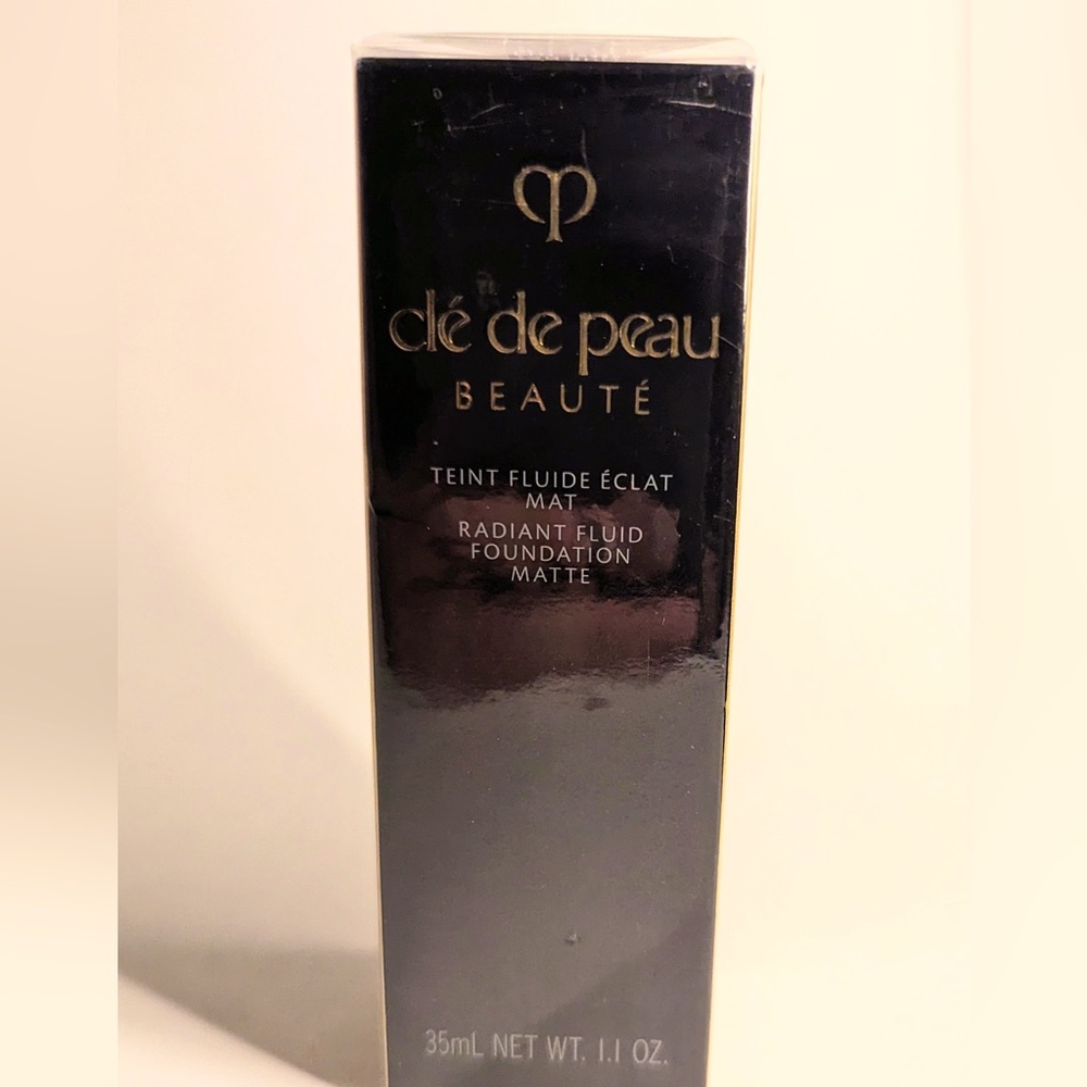 Cle de Peu Radiant Fluid Foundation